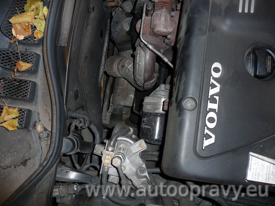 Výměna motorového oleje Volvo V70 2,5 TDI www